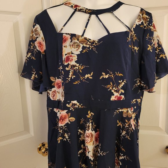 Plus Size Shein Top in Navy and Yellow both 4X - Picture 8 of 8